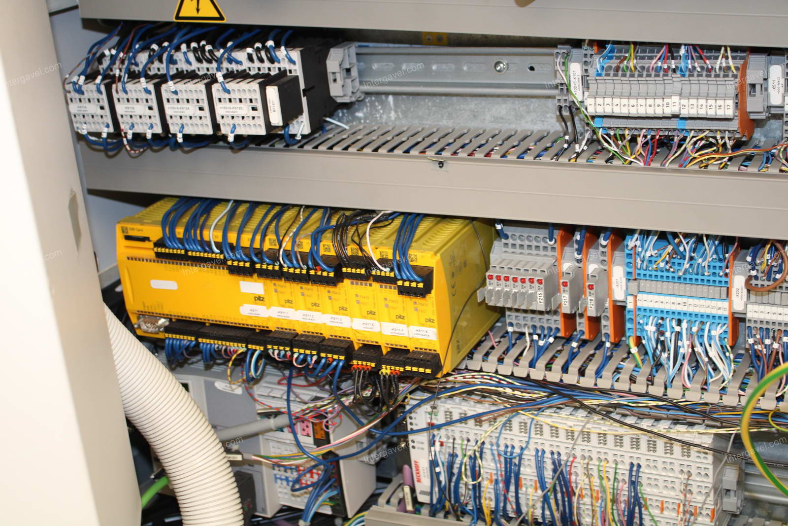 Bontott szerelő munkahely TS 80-as Stäubli robottal 19