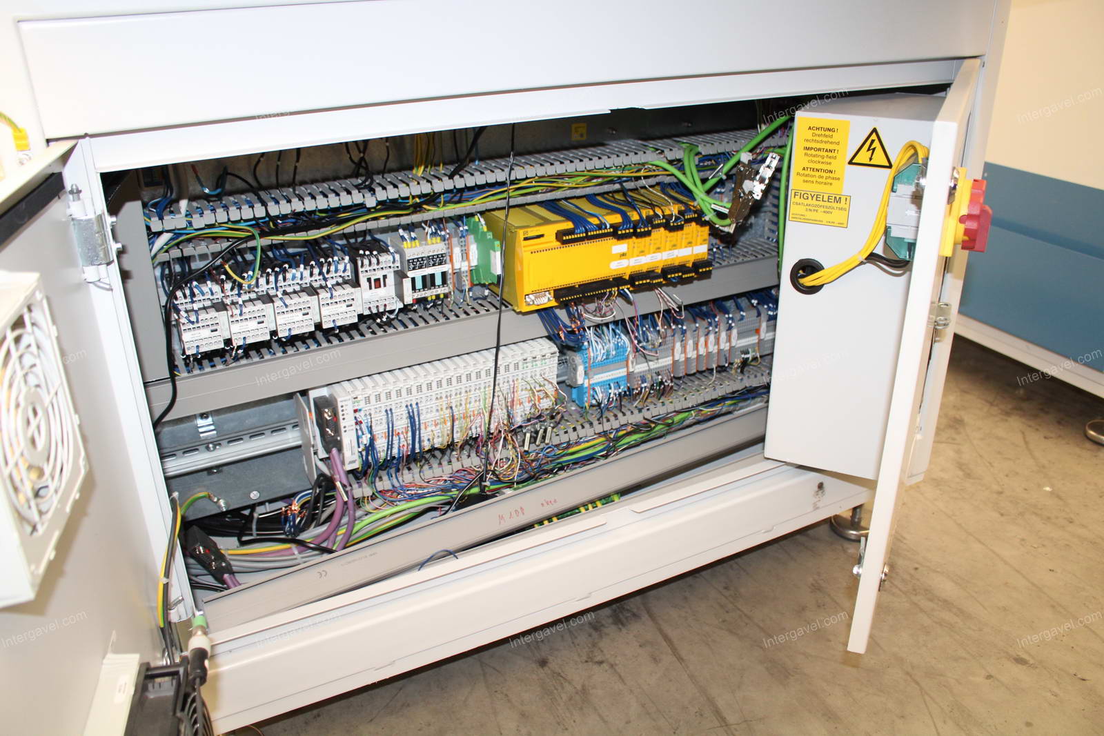 Bontott szerelő munkahely TS 40-es Stäubli robottal 22