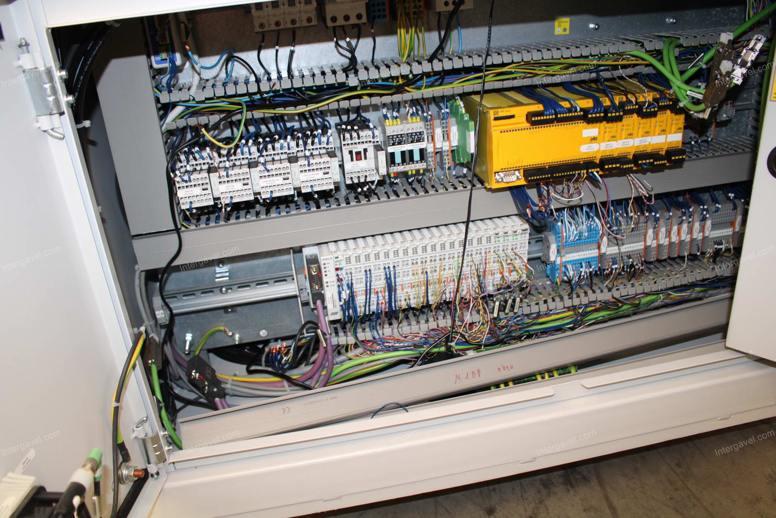 Bontott szerelő munkahely TS 40-es Stäubli robottal 24