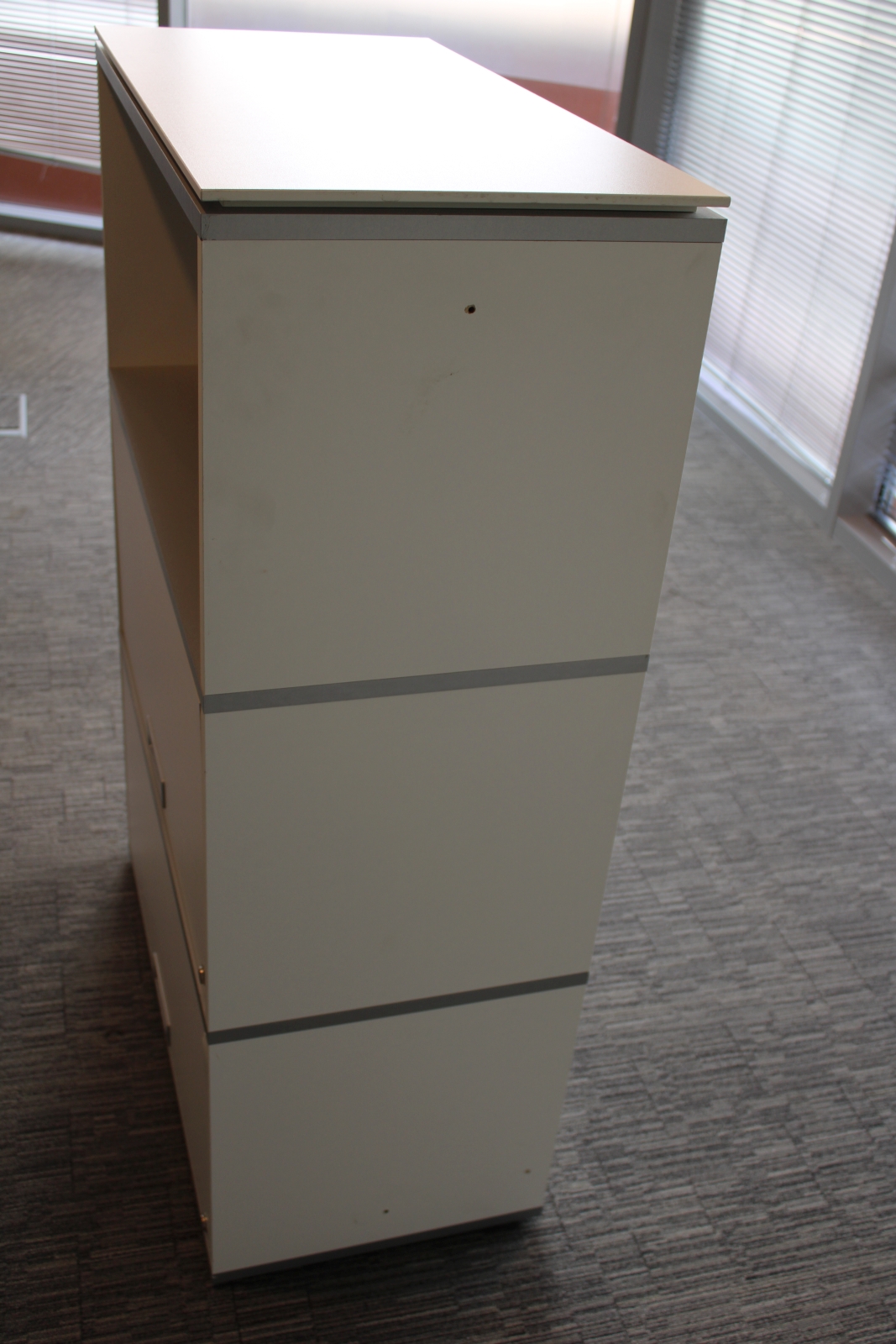 Irattartó szekrény 4