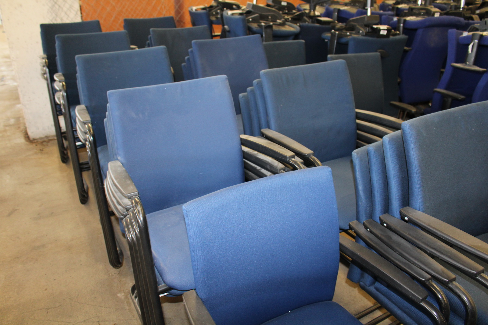 Tárgyalószék (kék-téglalap karfa) 2