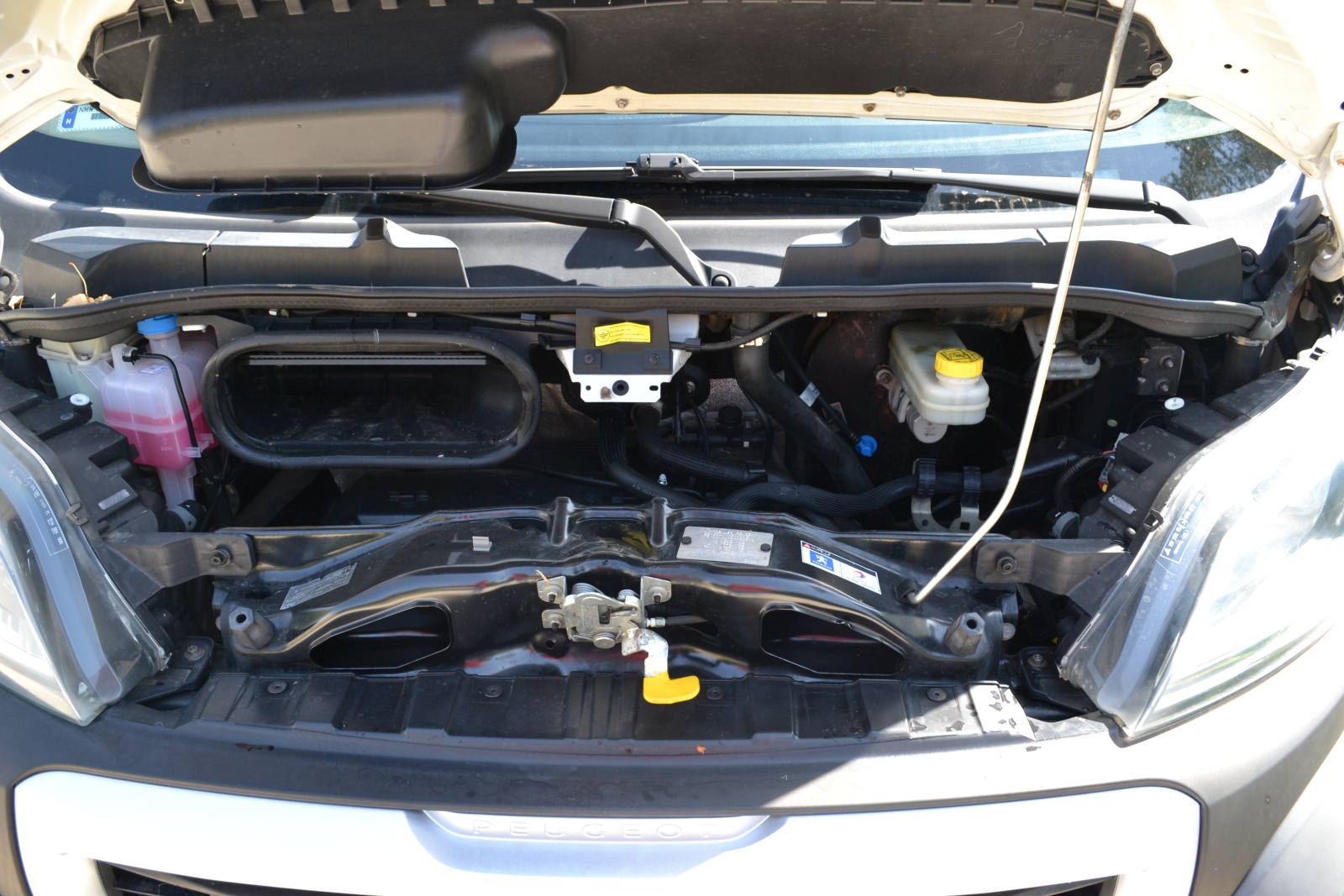 Peugeot Boxer mozgóboltos autó 25