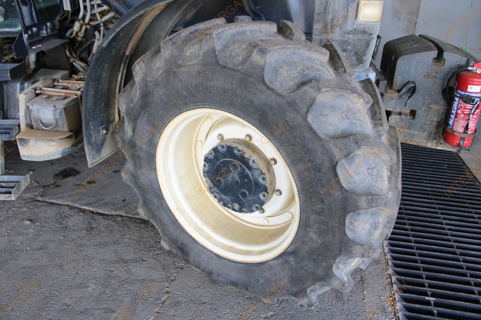 Traktor-New Holland 8