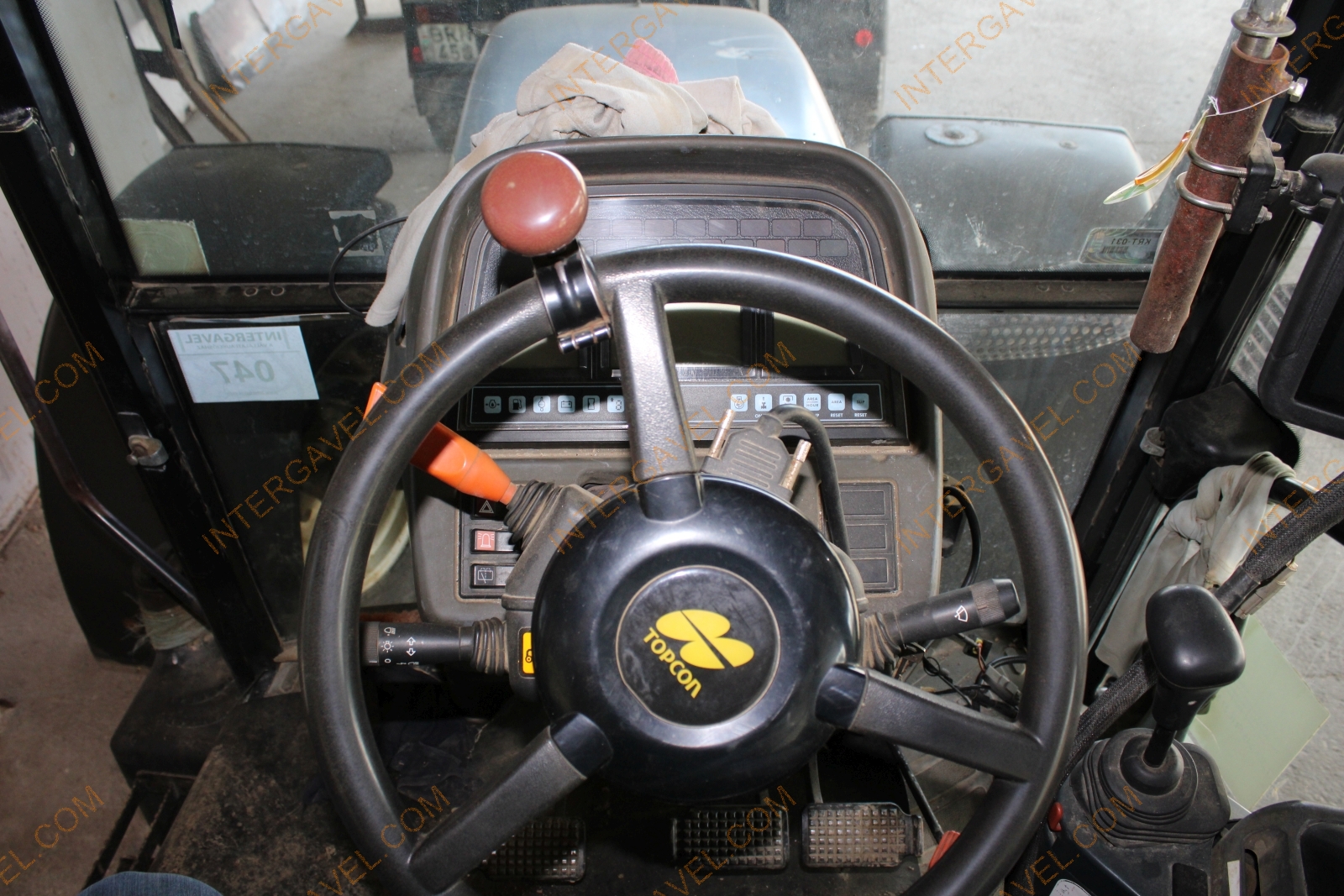 Traktor-New Holland 27