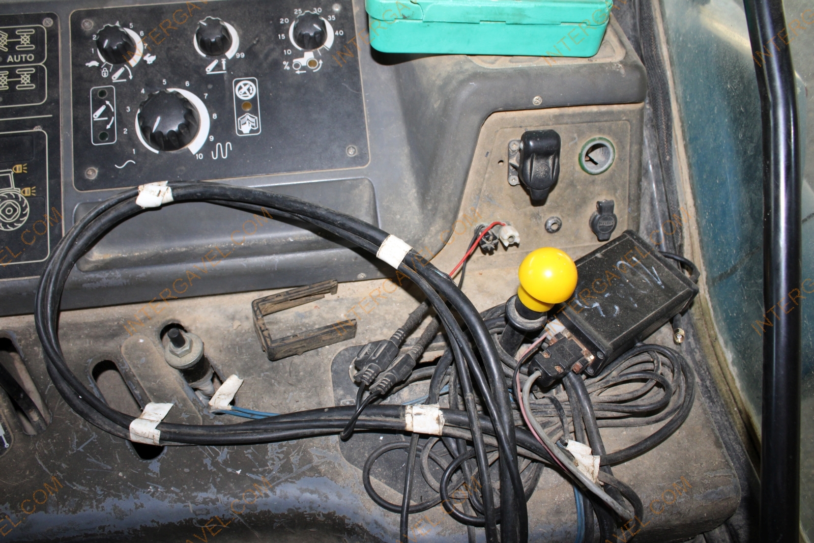 Traktor-New Holland 31