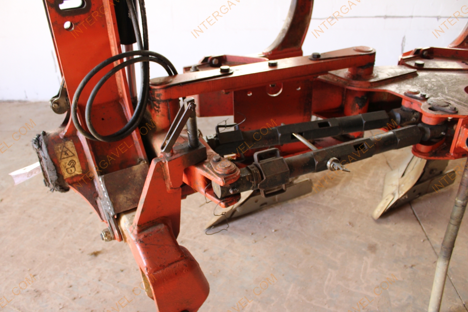 Váltvaforgató eke - GB 8