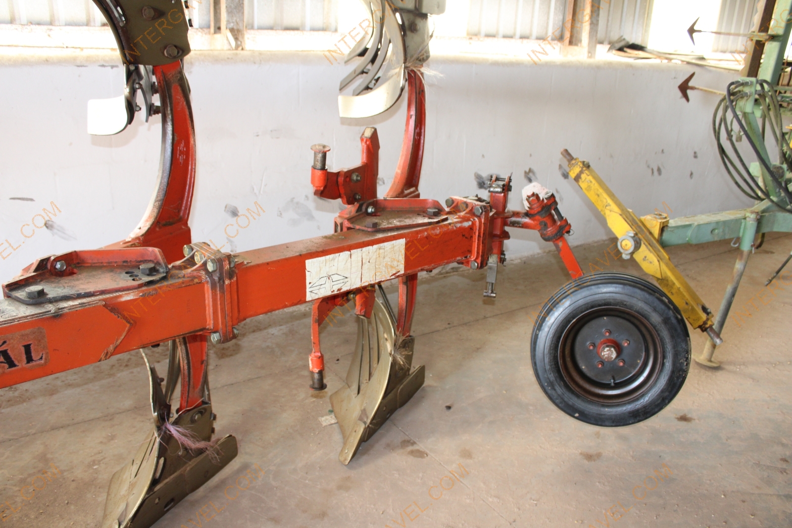 Váltvaforgató eke - GB 10