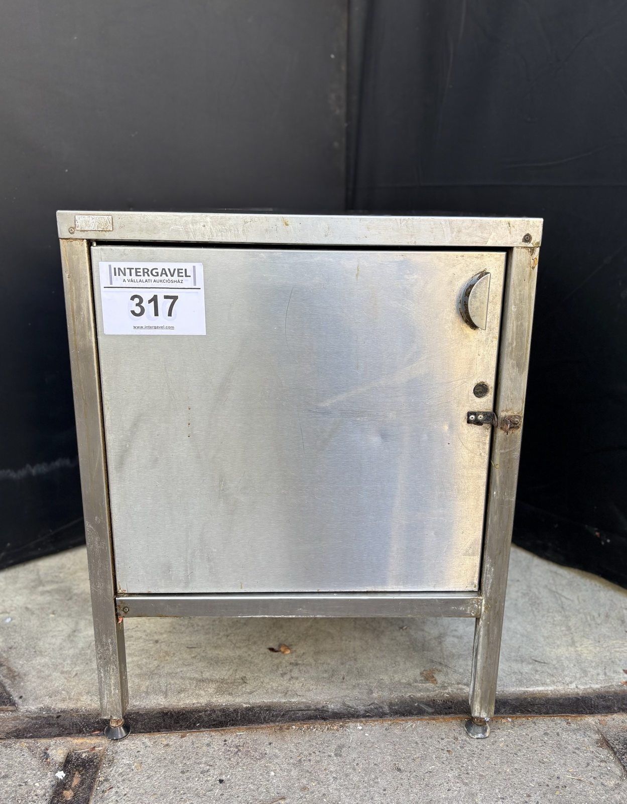 Rozsdamentes szekrény