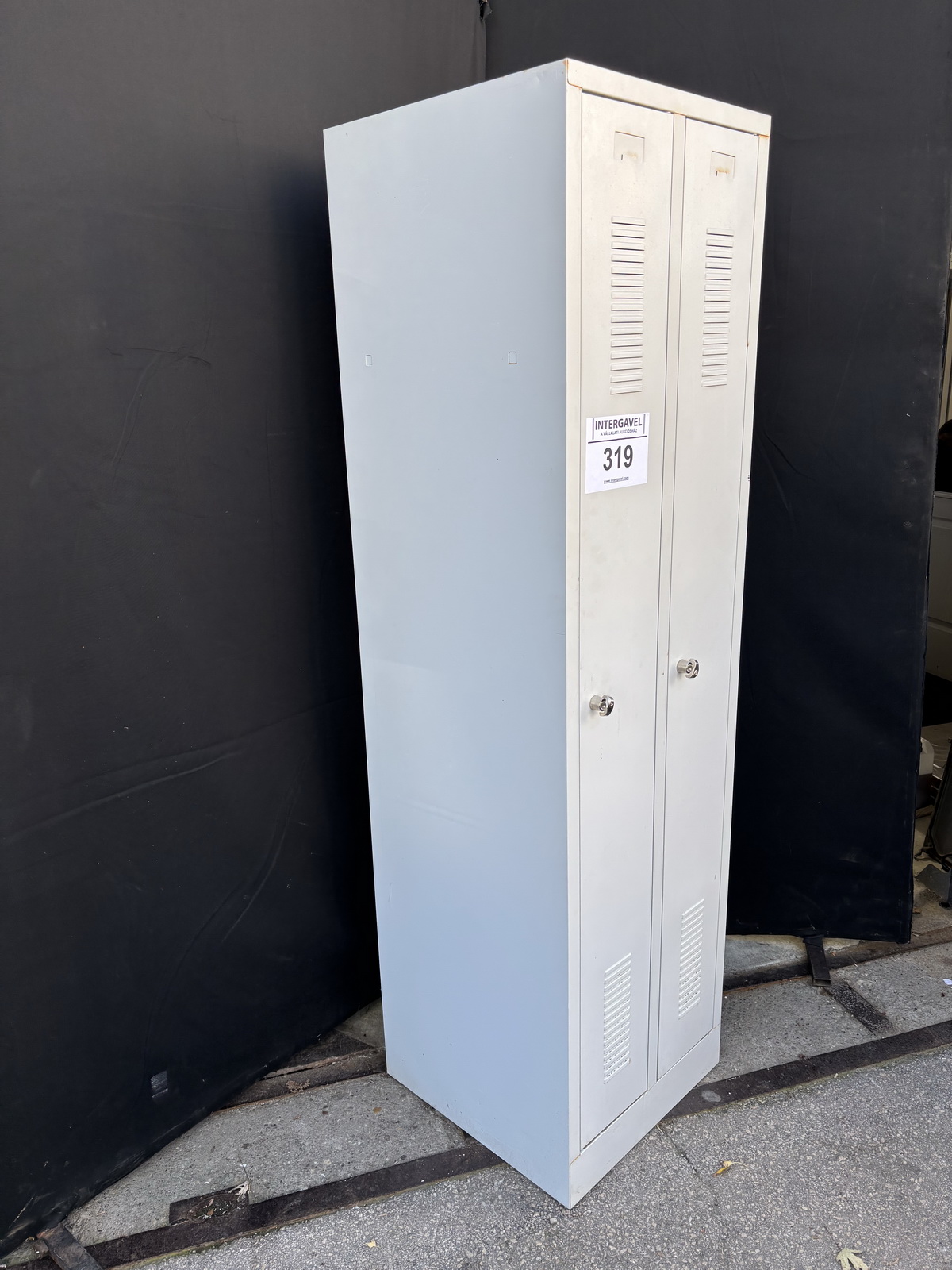 Öltözőszekrény 2