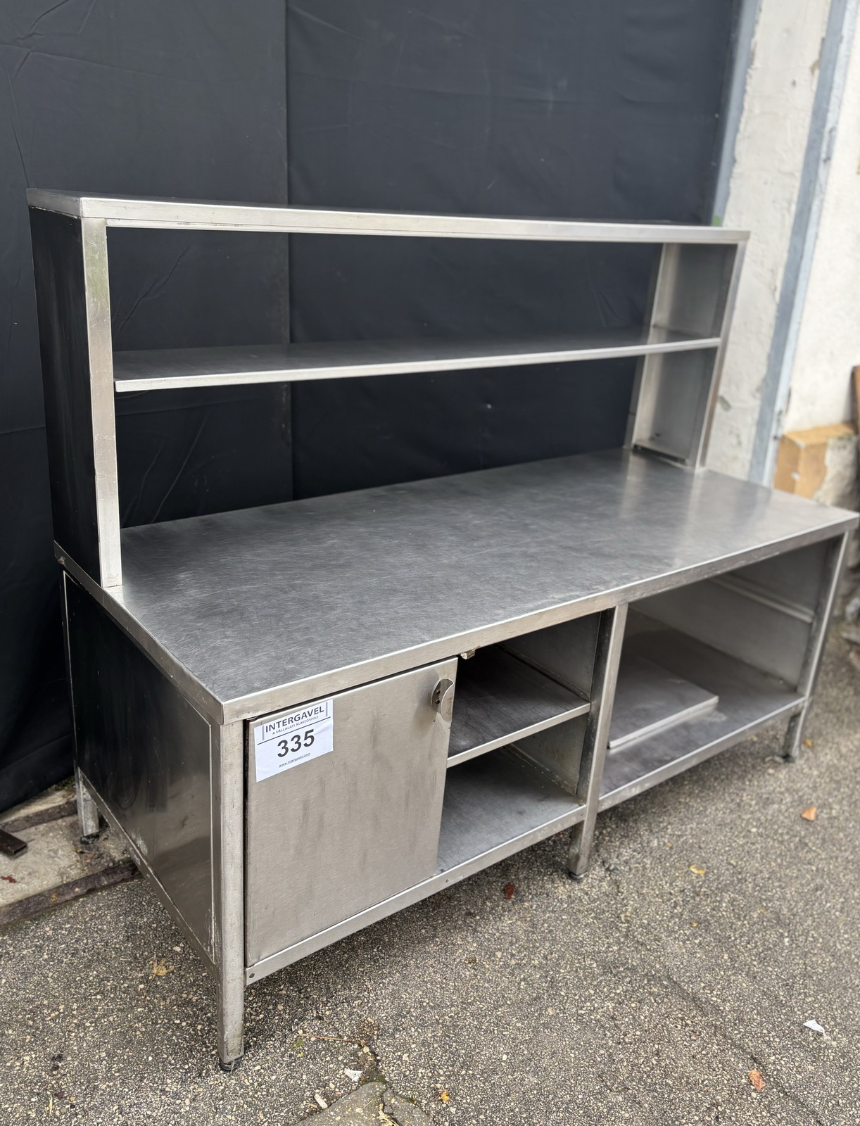 Rozsdamentes pult kétszintes átadóval 2