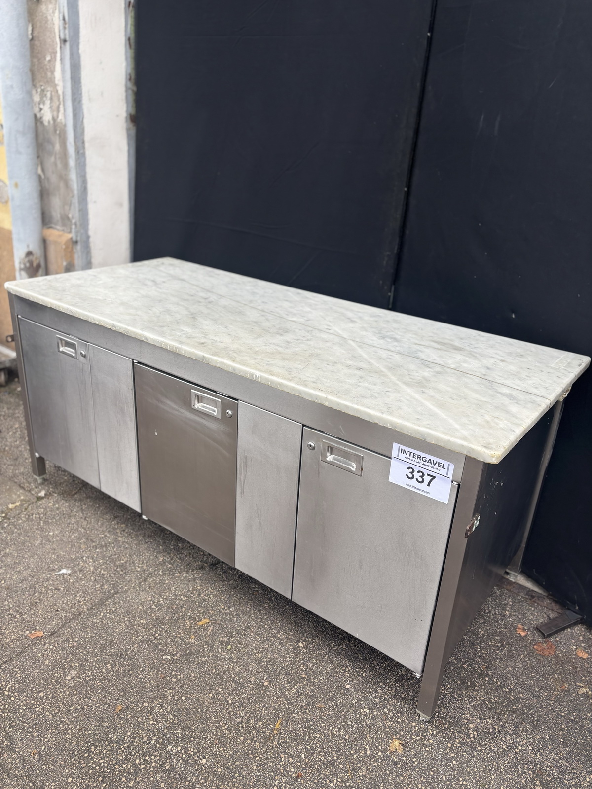 Márvány pult ajtókkal és regálozva ( 600x400 ) 2