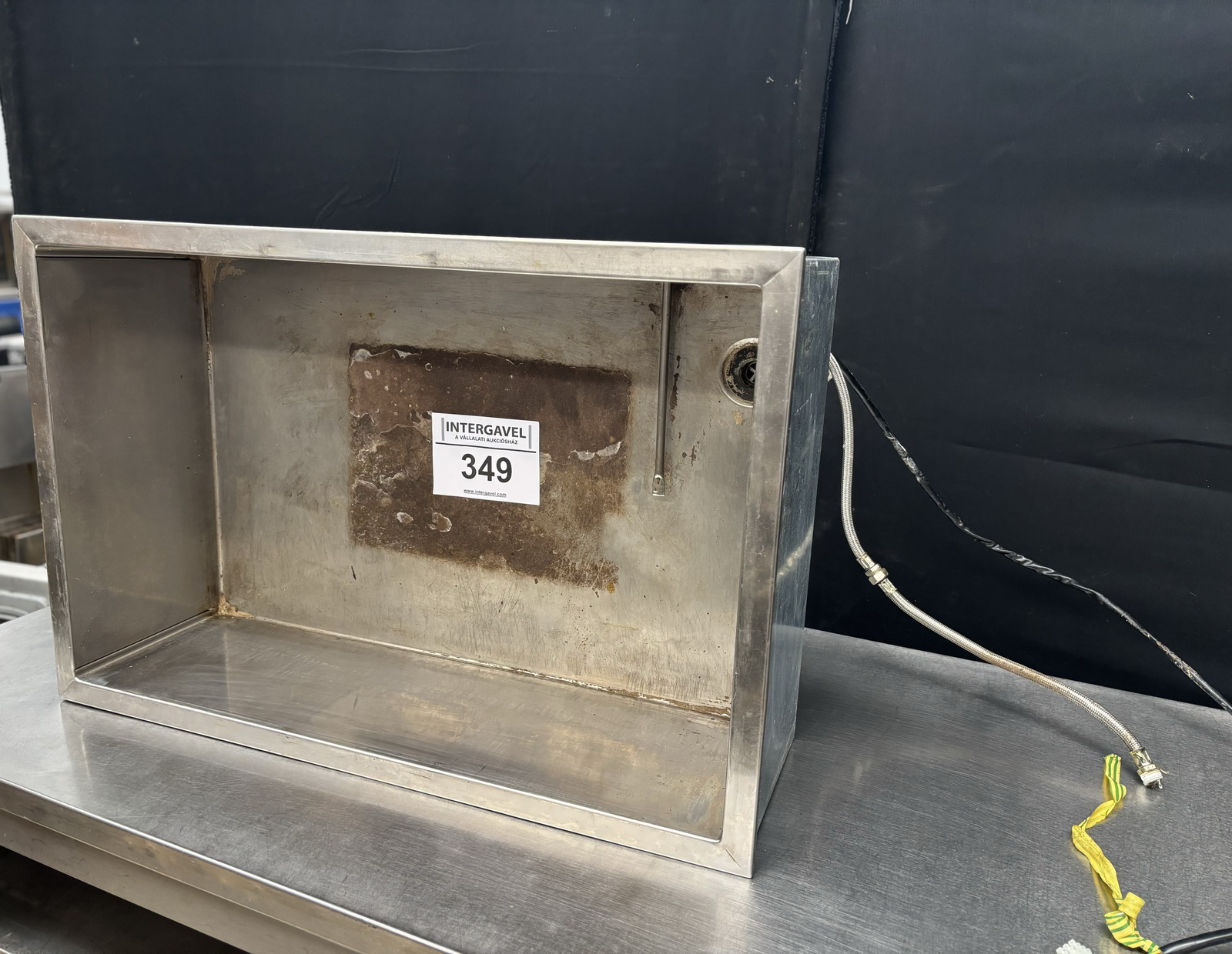 Melegentartó medence 2