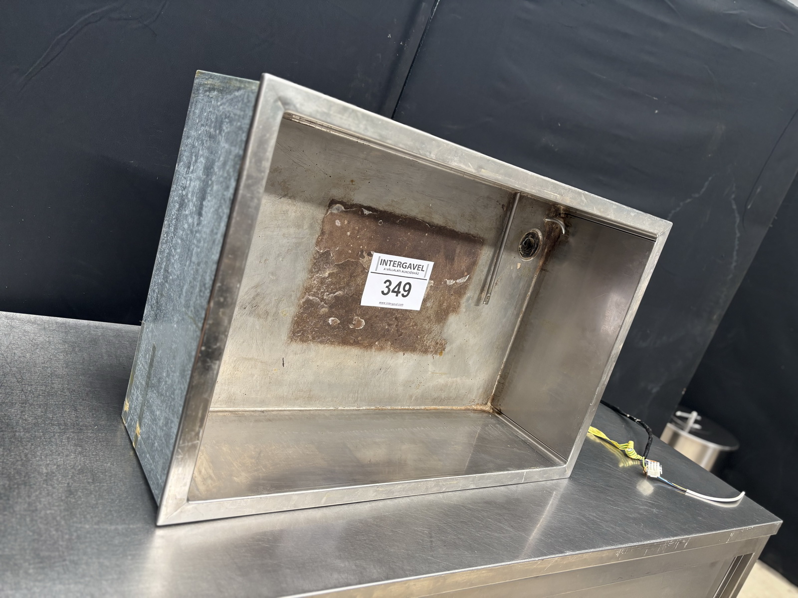 Melegentartó medence 3