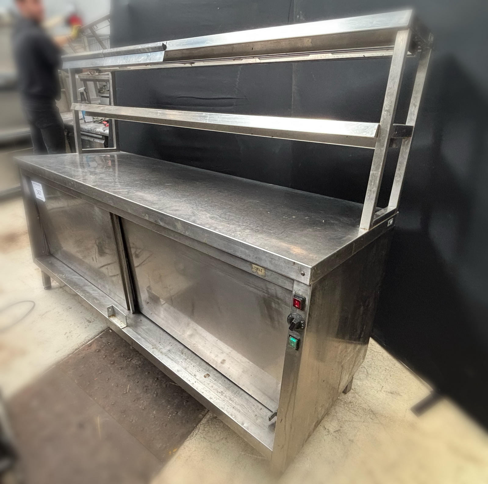 Melegentartó pult, fűtött átadóval 2