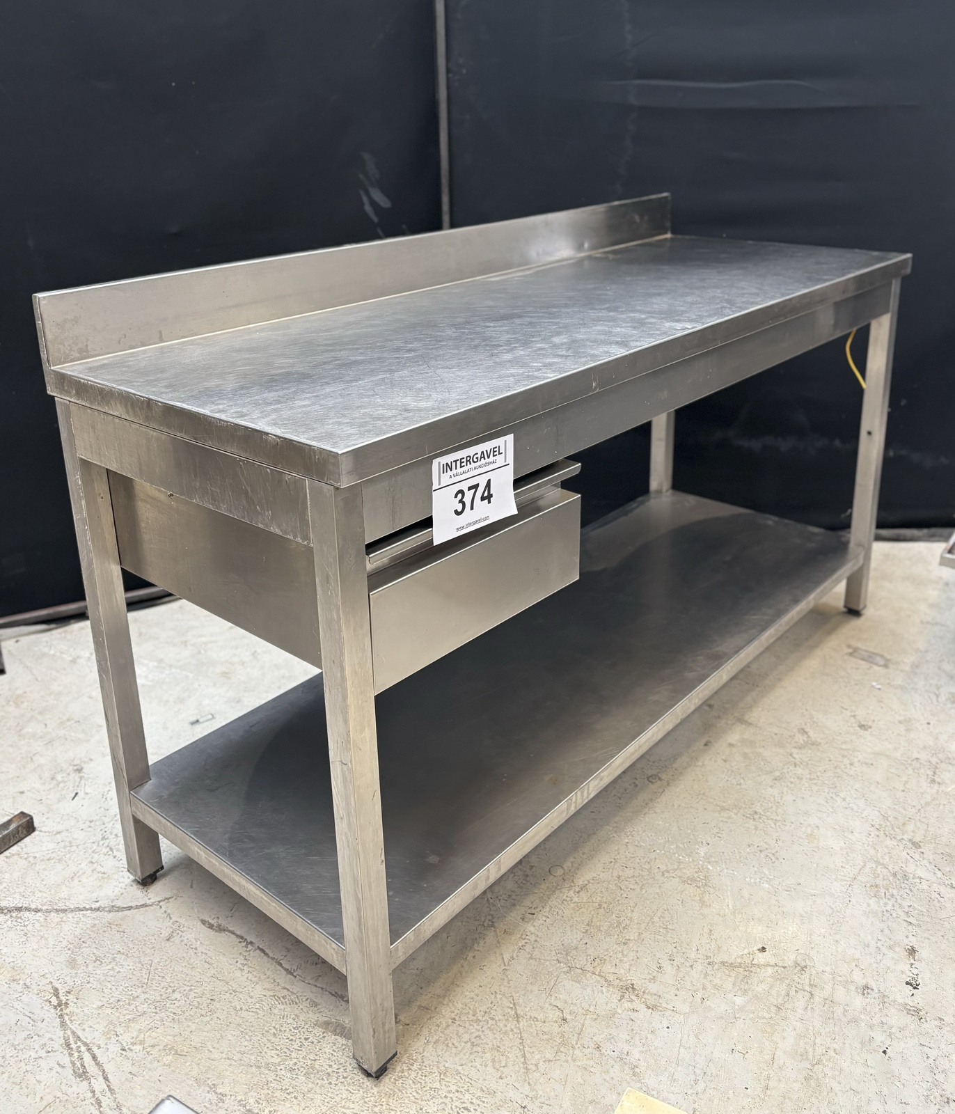 Rozsdamentes asztal 2