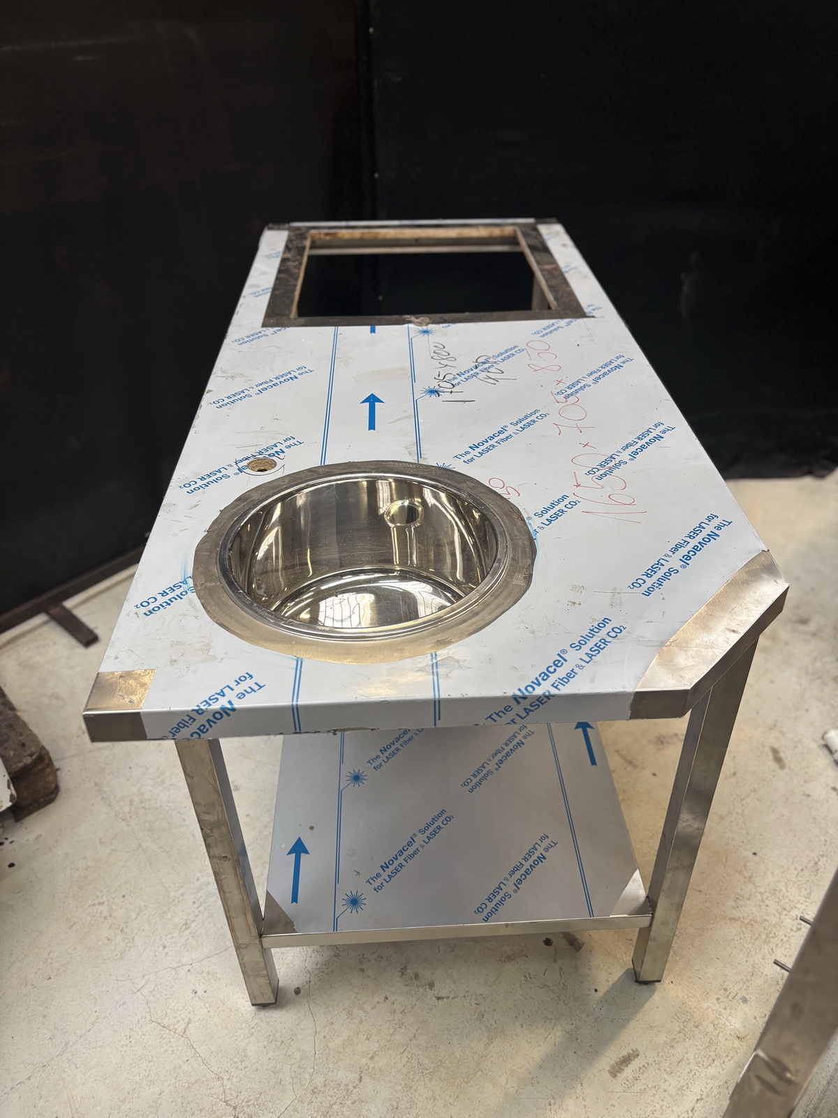 Rozsdamentes asztal  3