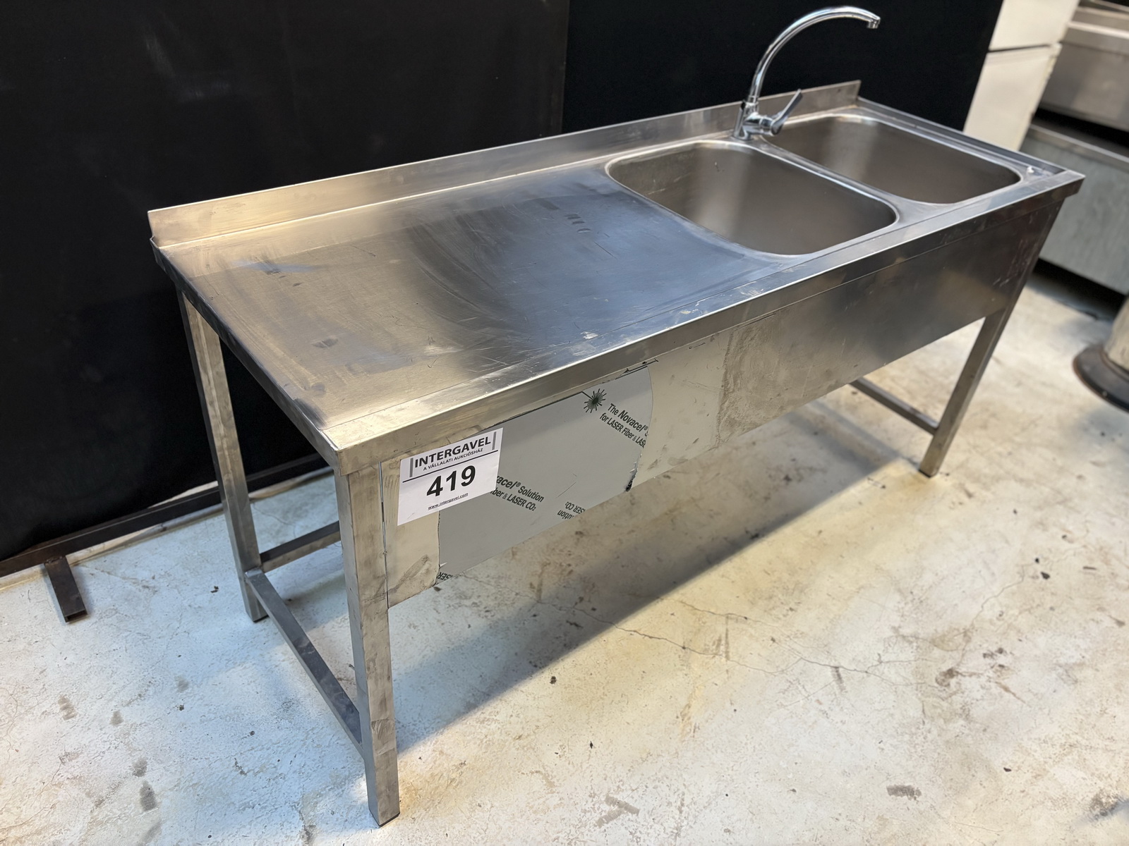 Kétmedencés mosogató csepegtetővel 2