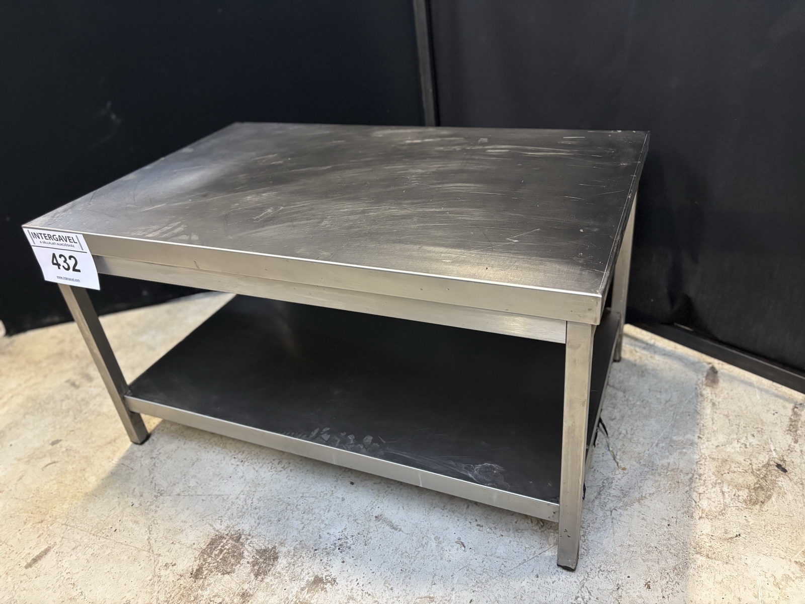 Rozsdamentes asztal 3