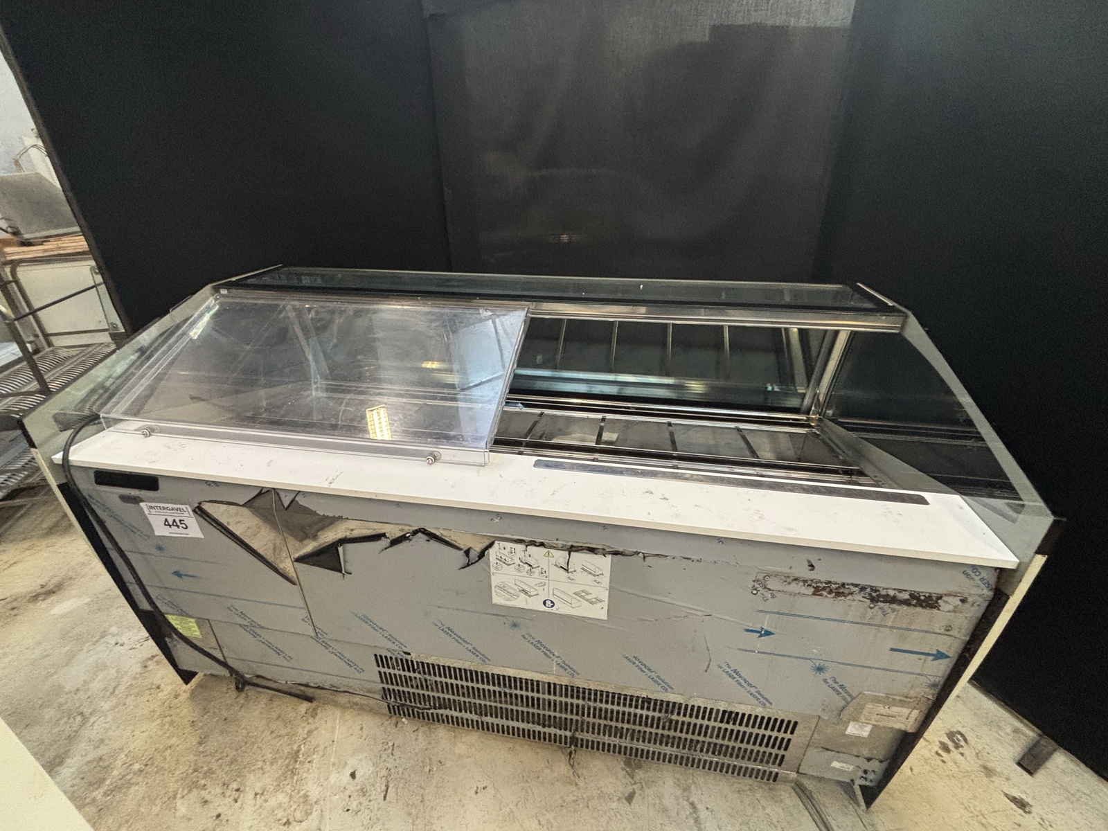 Fagylaltos hűtőpult 2