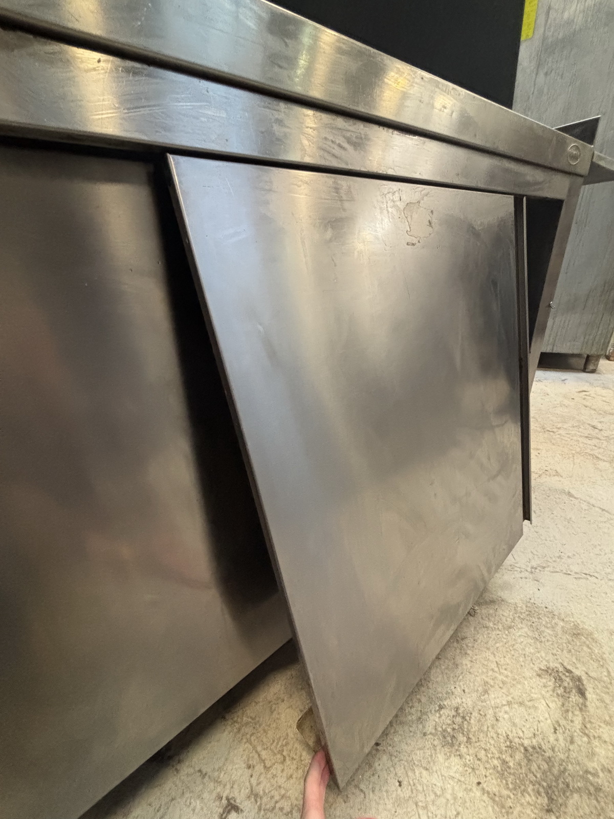 Rozsdamentes pult mosogatóval 4