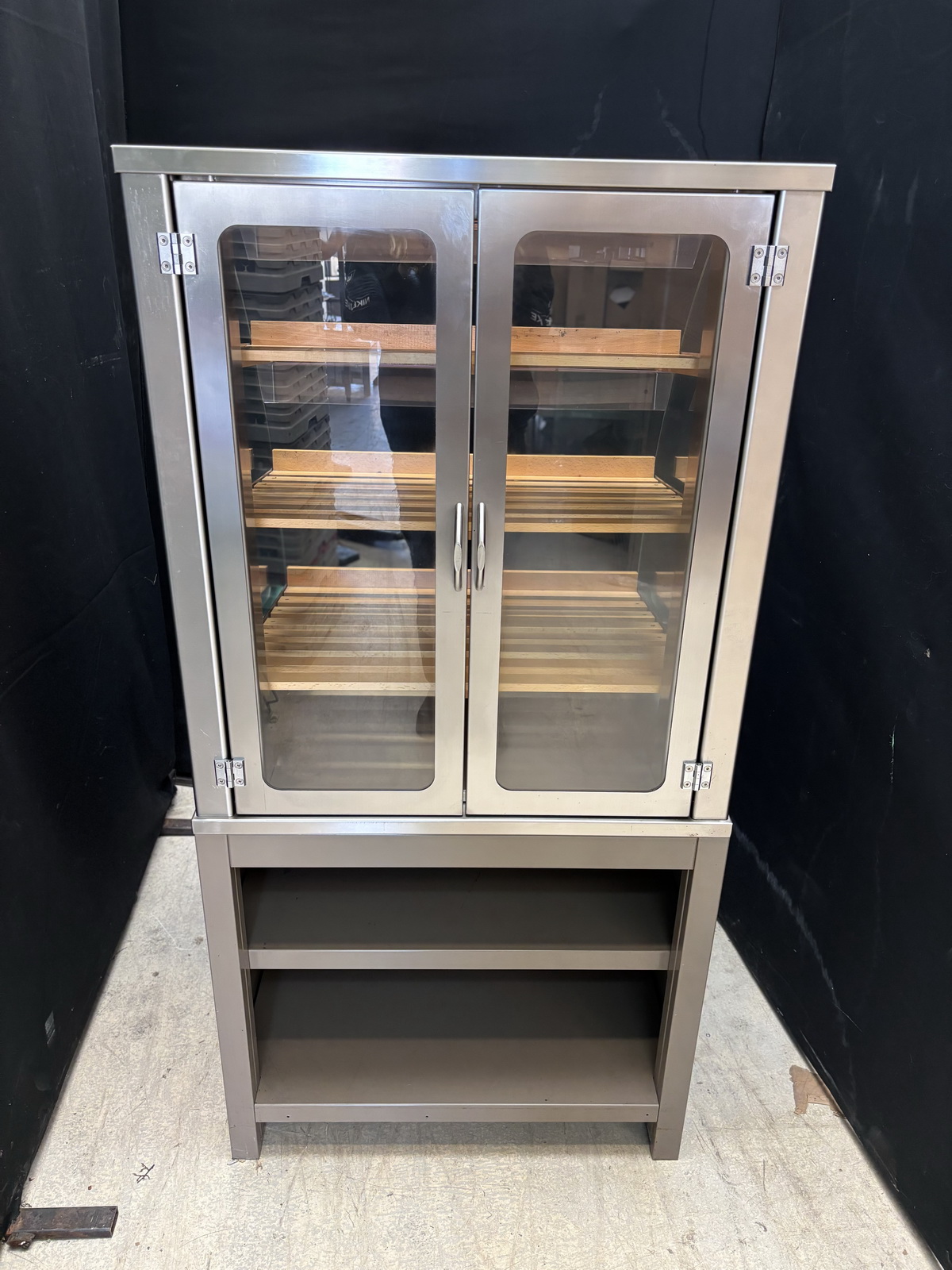 Pékáru kínáló 3