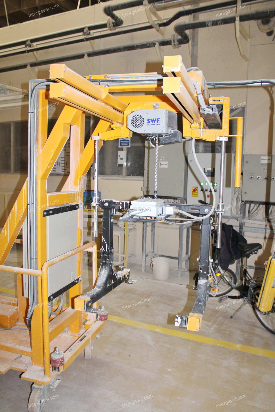 Emelő berendezés 2