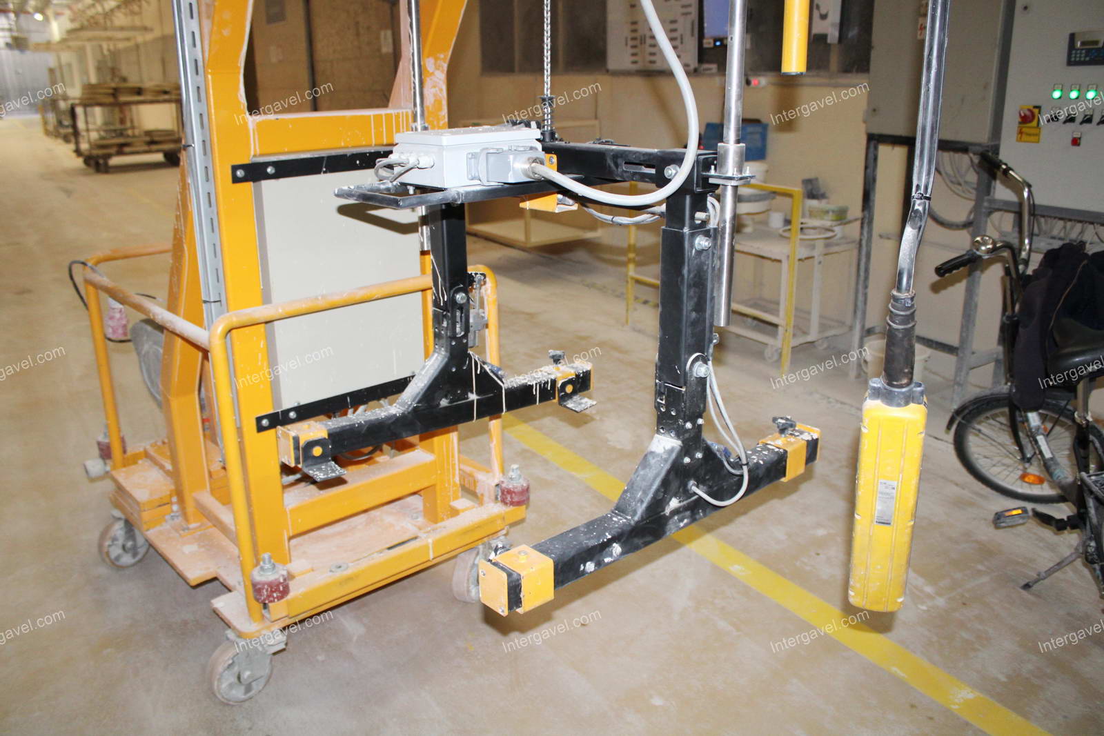 Emelő berendezés 8