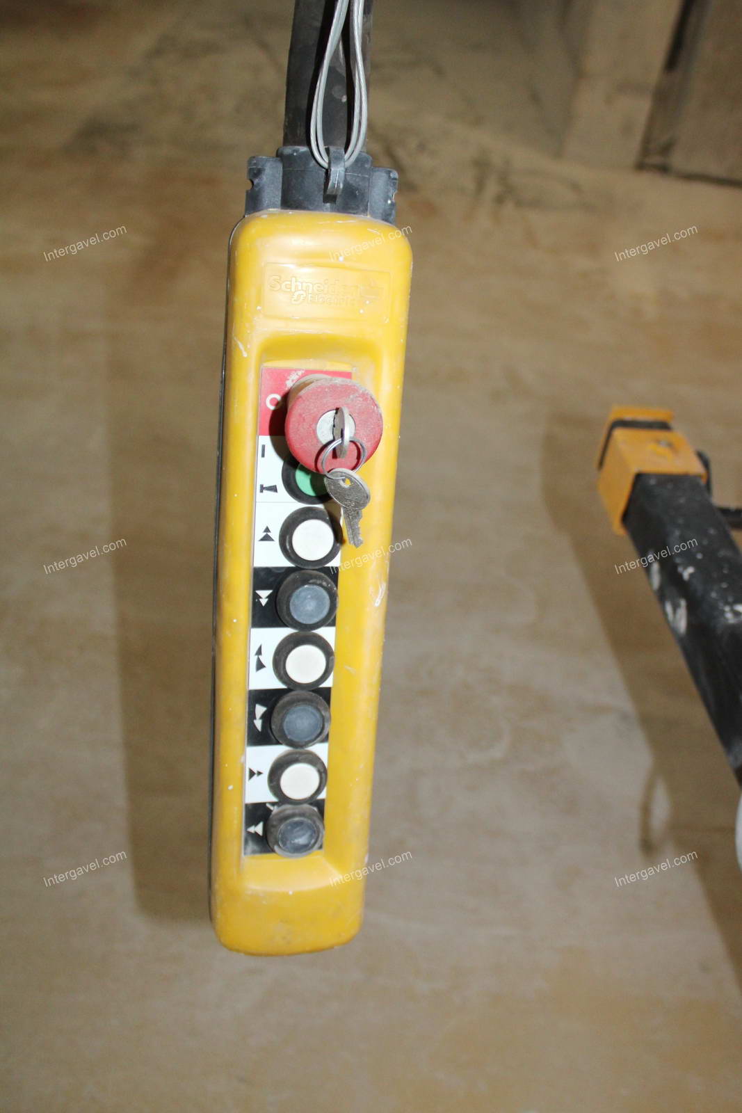 Emelő berendezés 9