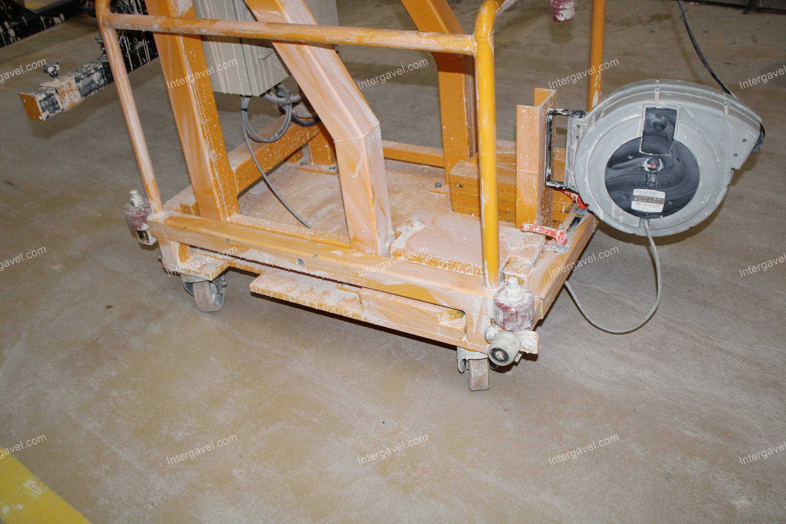 Emelő berendezés 11