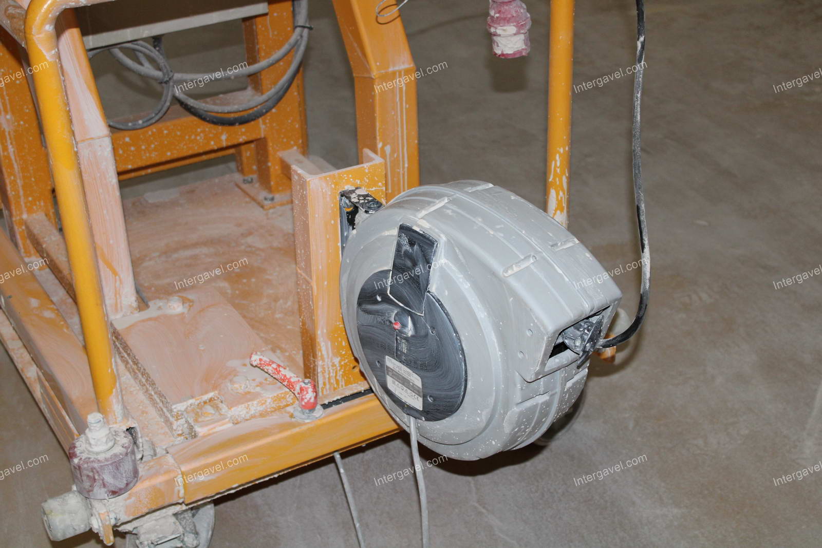 Emelő berendezés 13