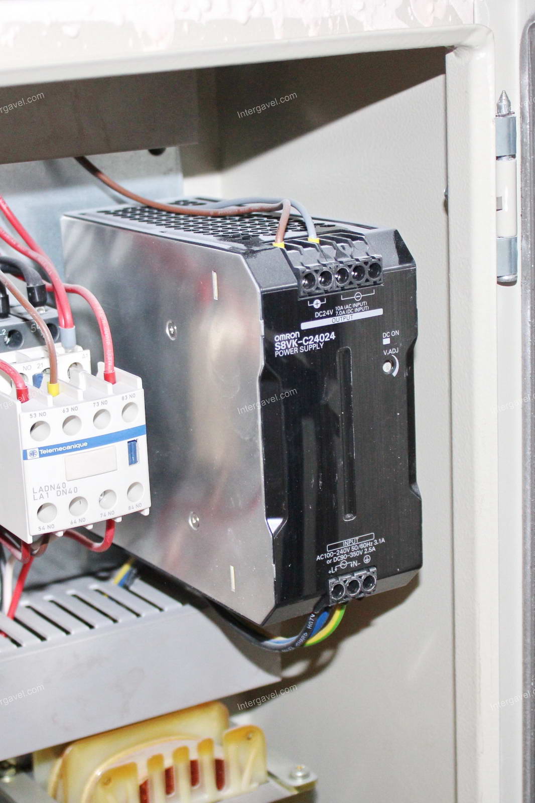 Emelő berendezés 15