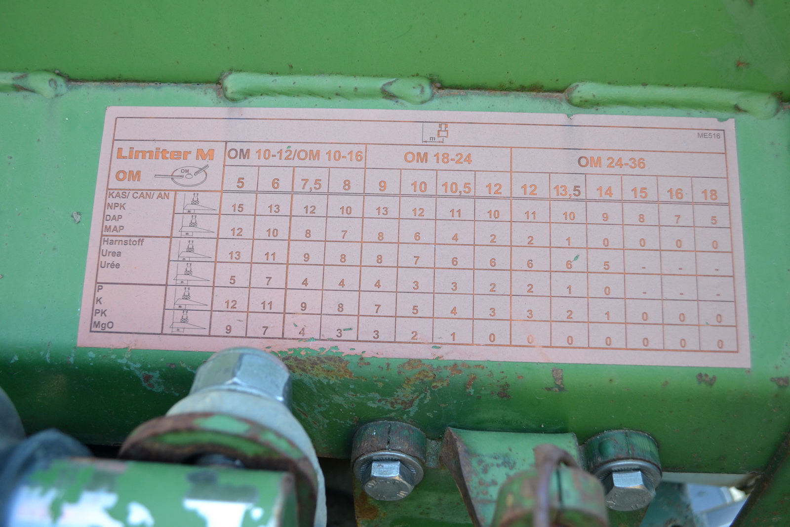 Műtrágyaszóró 12