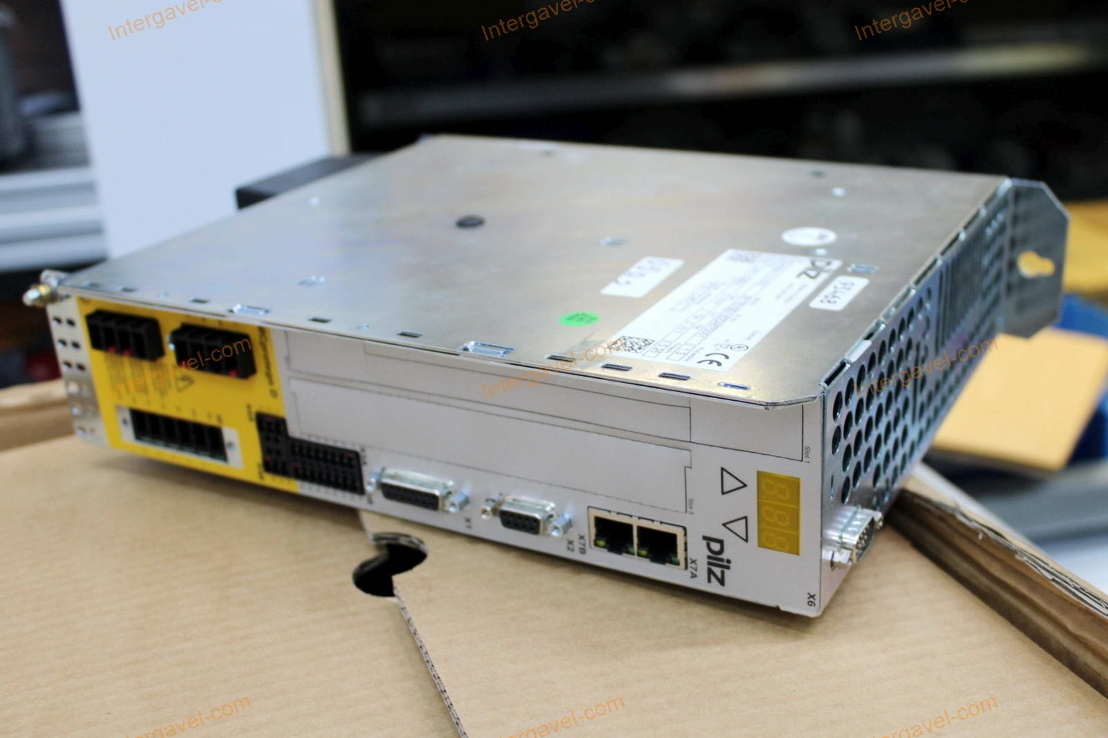 Vezérlő - szervo erősítő