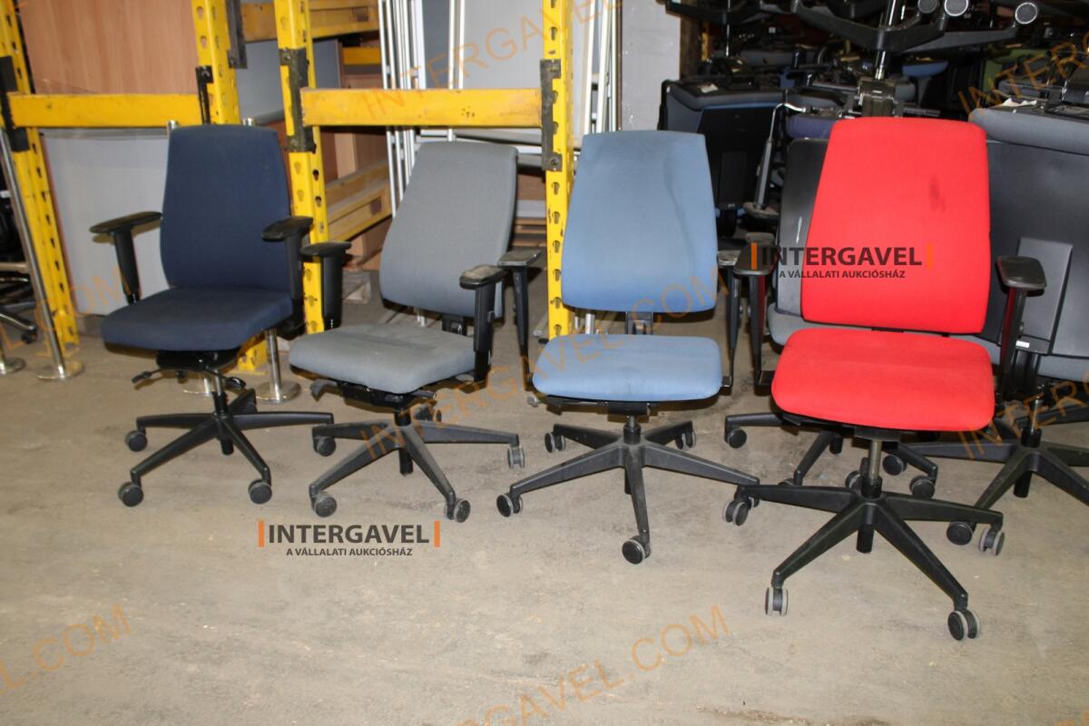 Irodai görgős szék