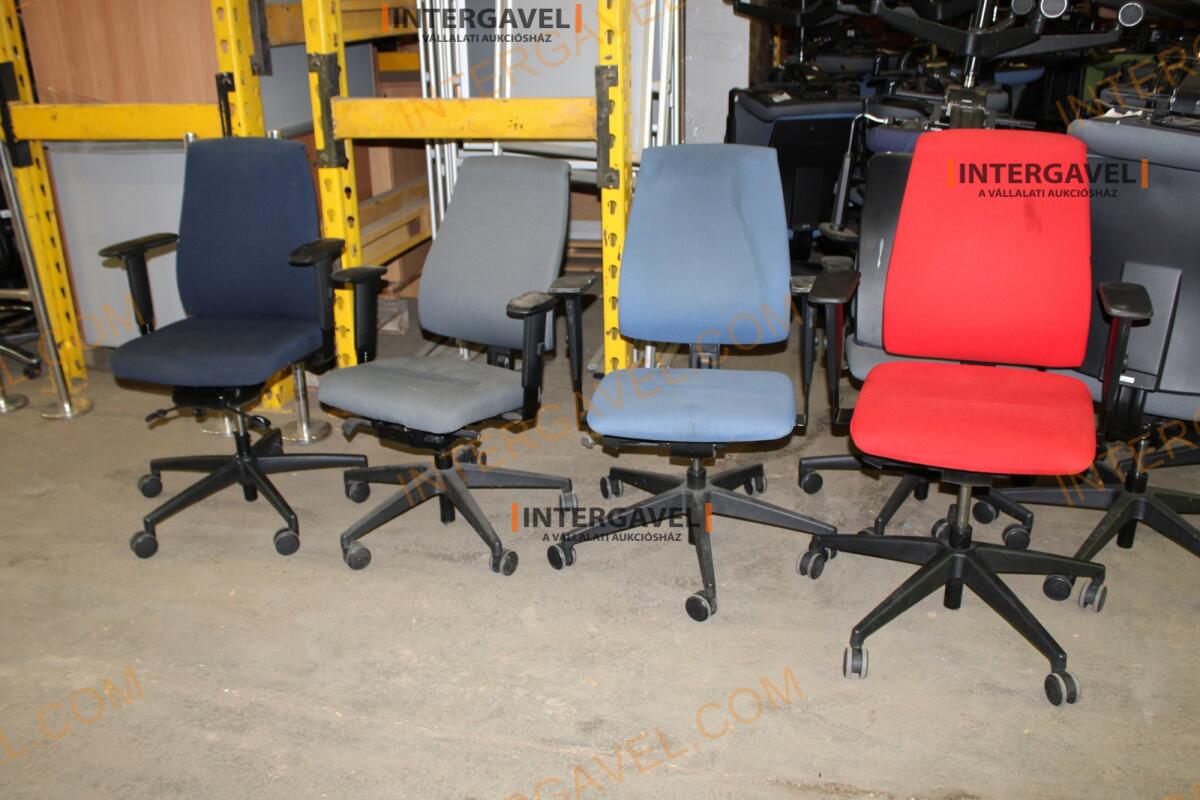 Irodai görgős szék