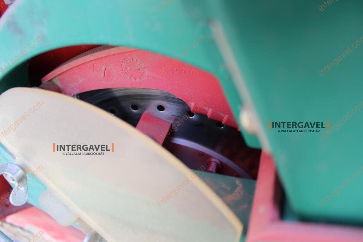 Szemenkénti vetőgép - Kverneland 14