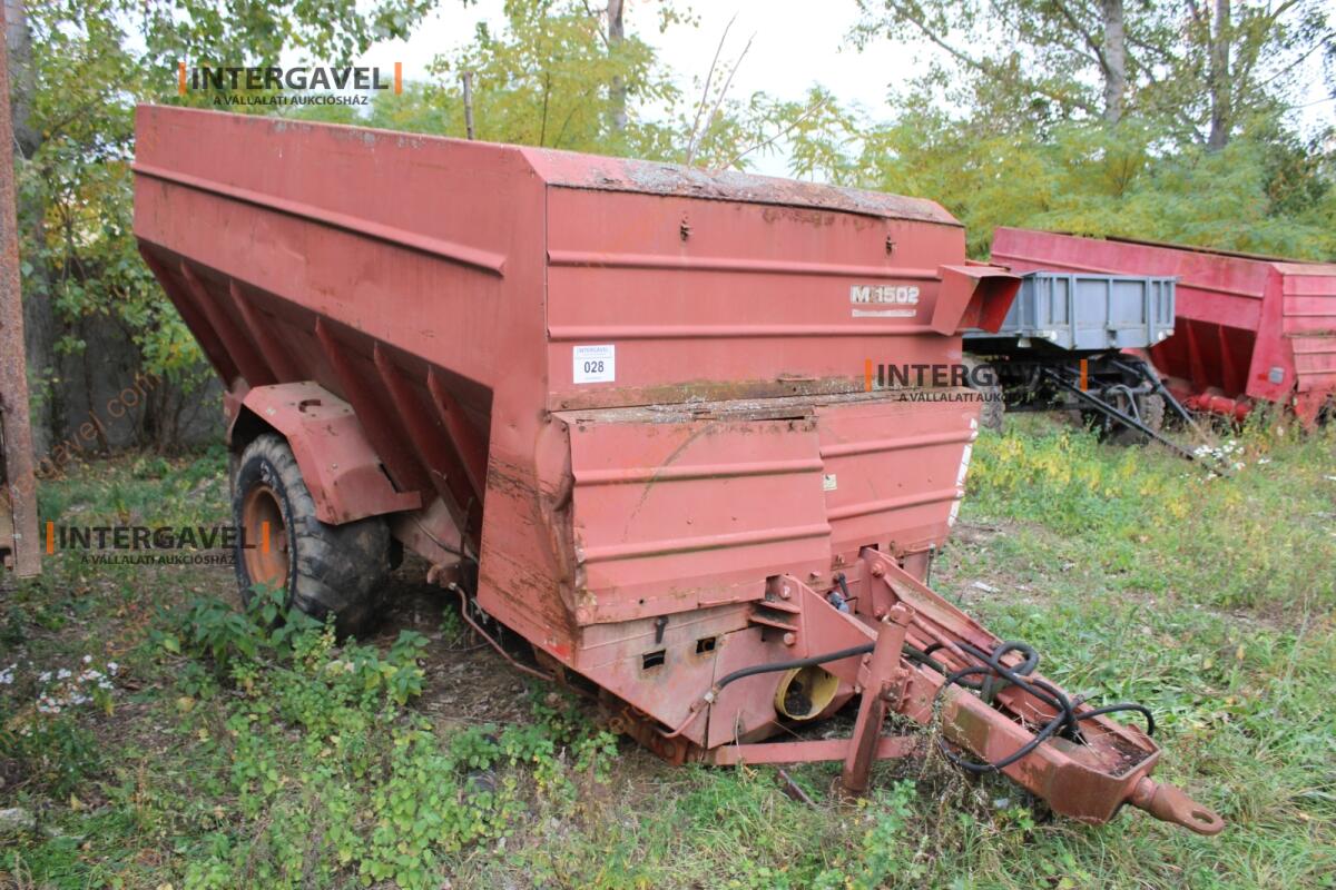 Takarmánykeverő, kiosztókocsi 2