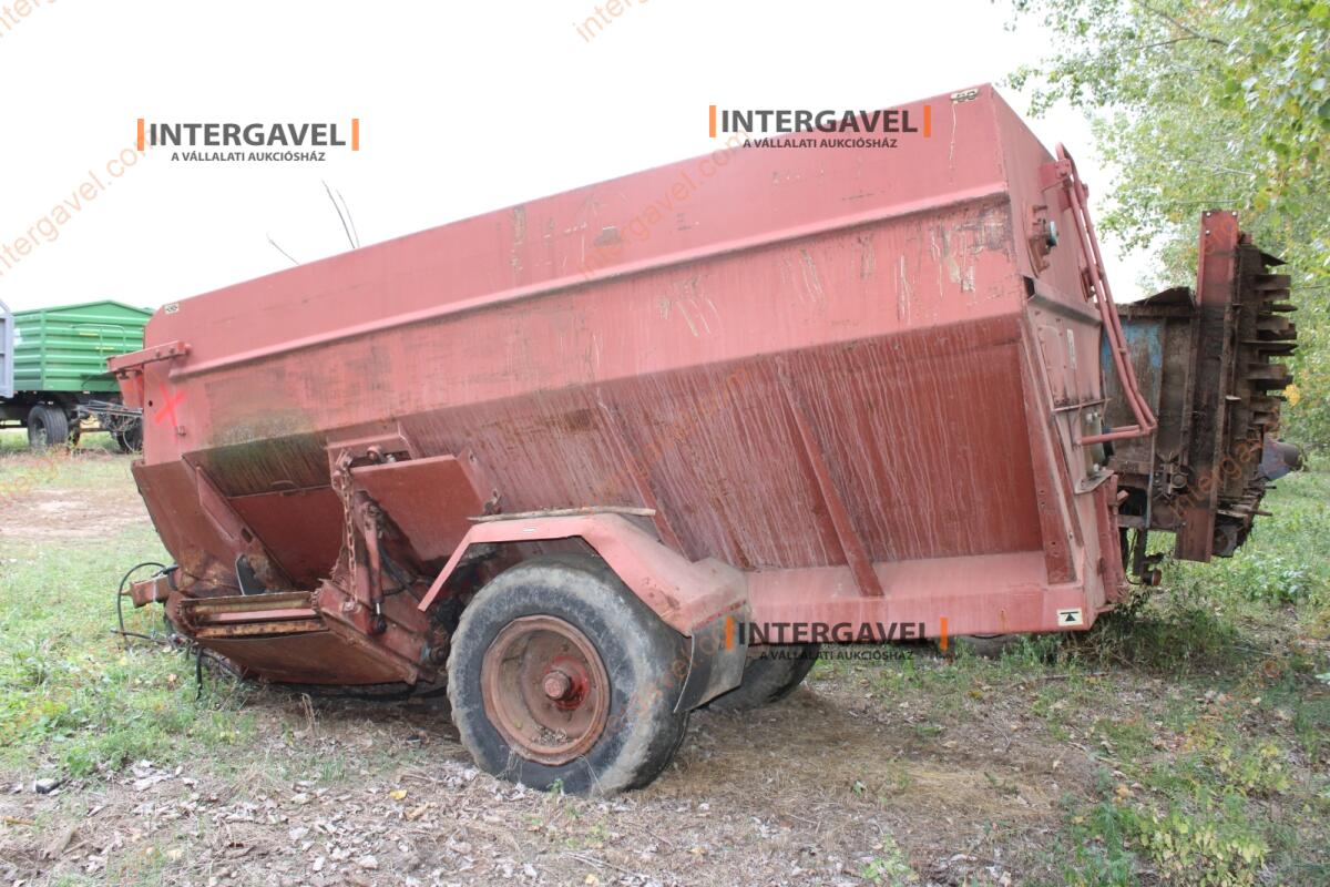 Takarmánykeverő, kiosztókocsi 4