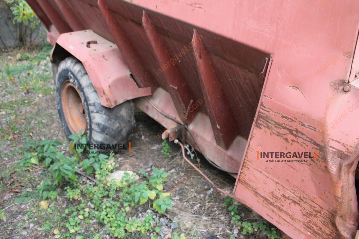 Takarmánykeverő, kiosztókocsi 8