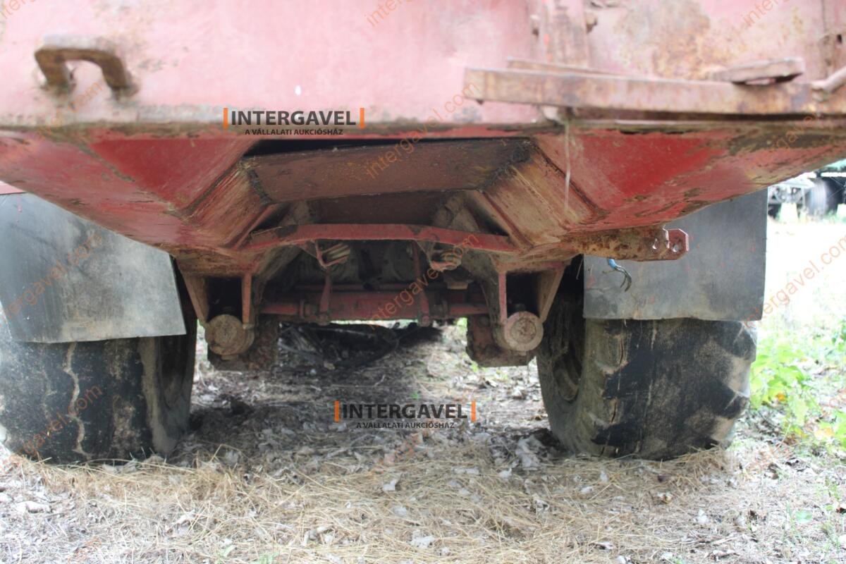 Takarmánykeverő, kiosztókocsi 10