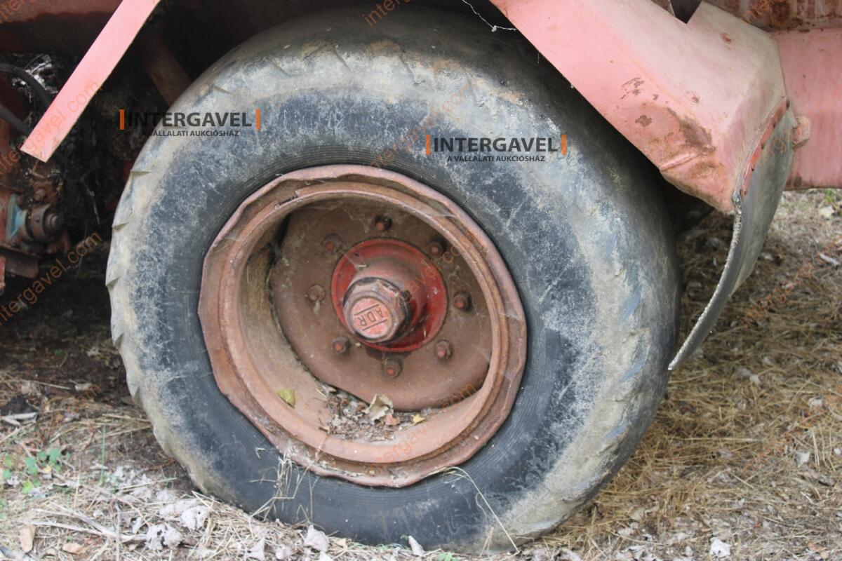 Takarmánykeverő, kiosztókocsi 11