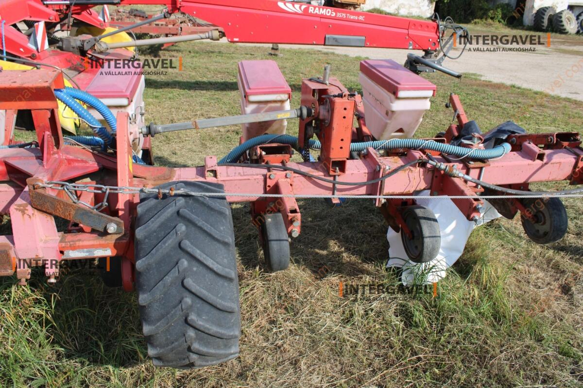 Szemenkénti vetőgép - Kverneland 7