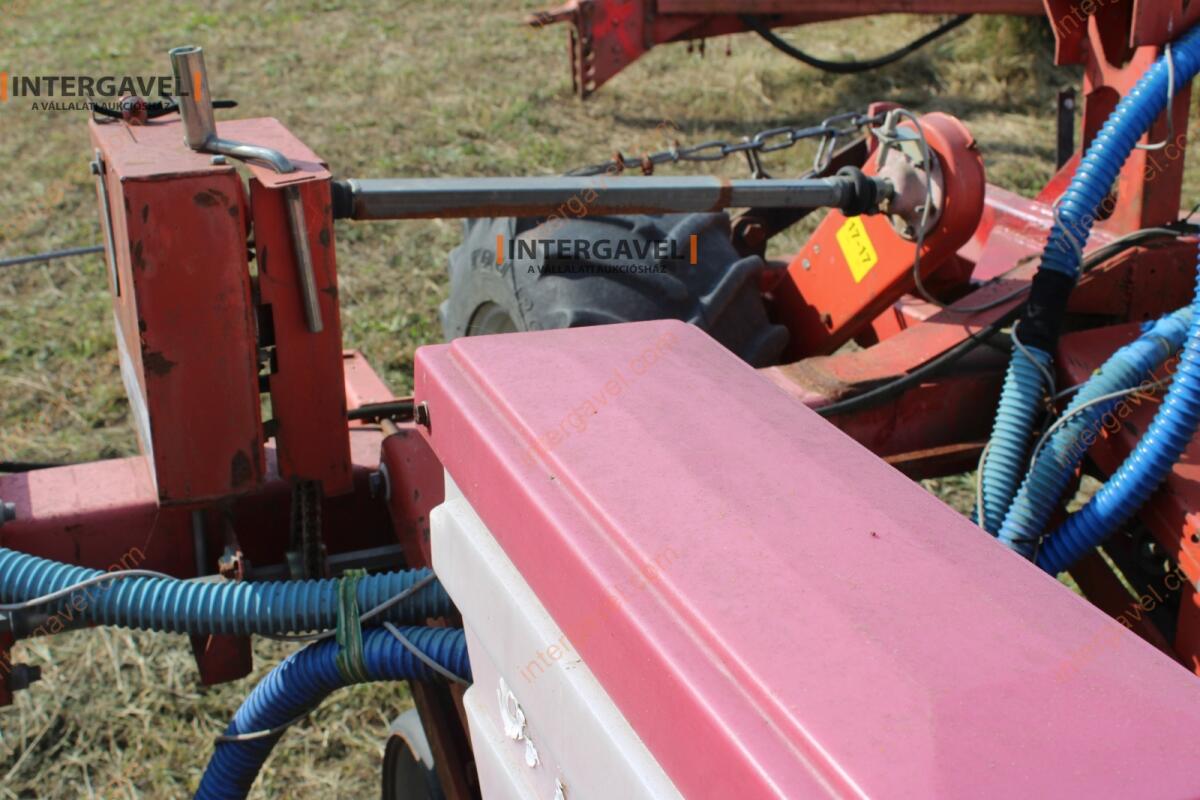 Szemenkénti vetőgép - Kverneland 13