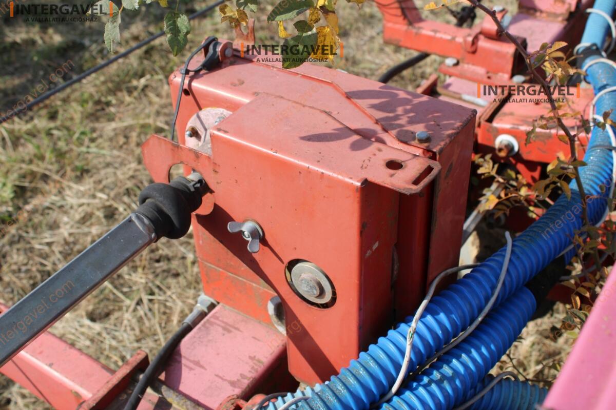 Szemenkénti vetőgép - Kverneland 20