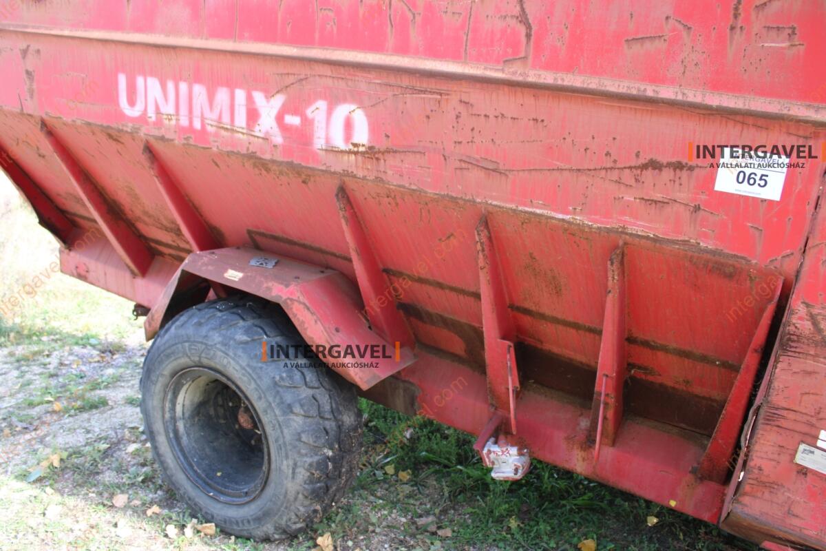 Takarmánykeverő, kiosztókocsi 10