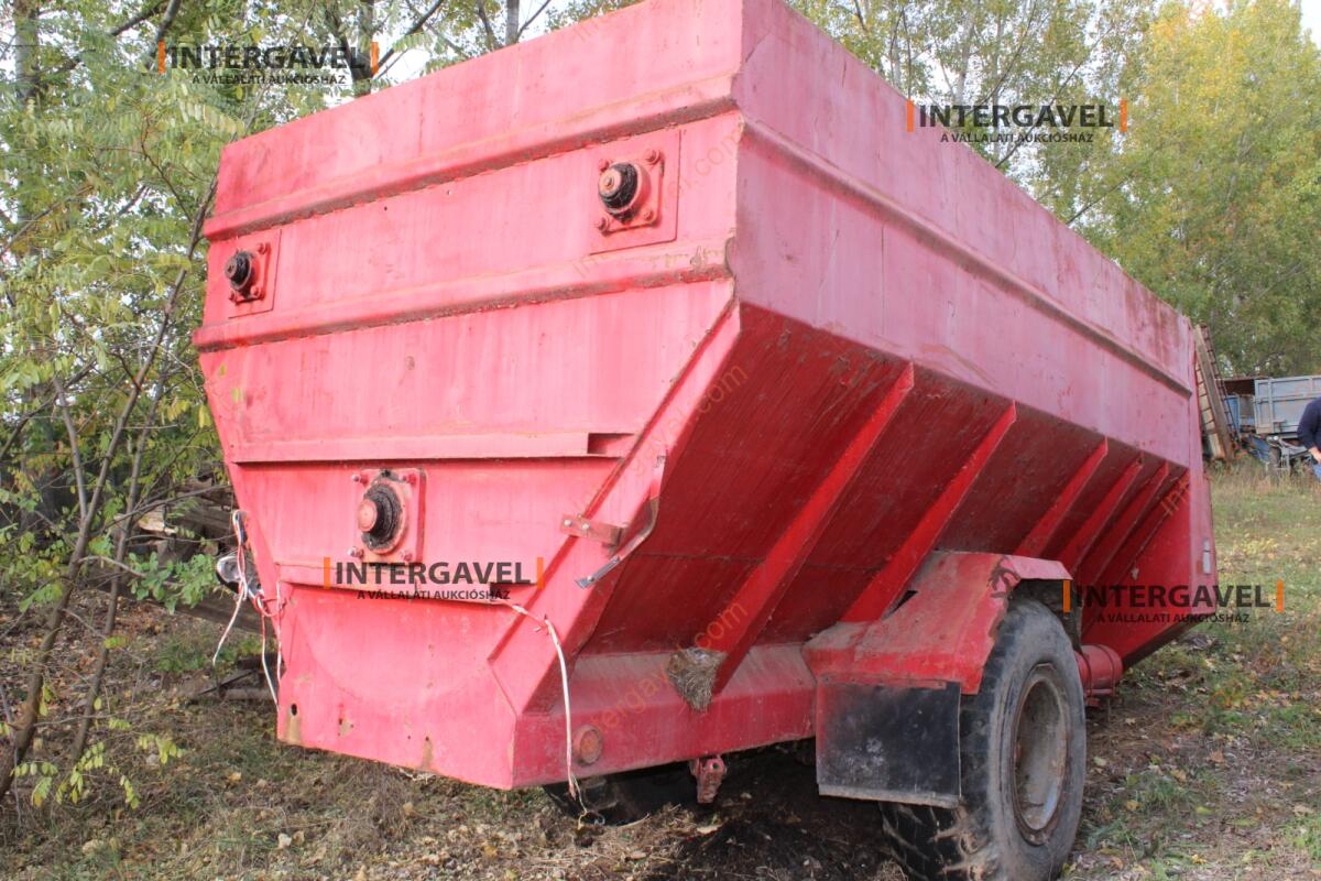 Takarmánykeverő, kiosztókocsi 4