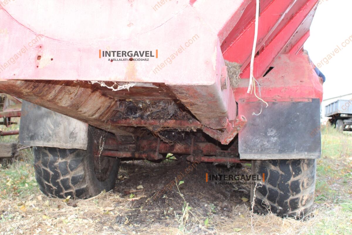 Takarmánykeverő, kiosztókocsi 10