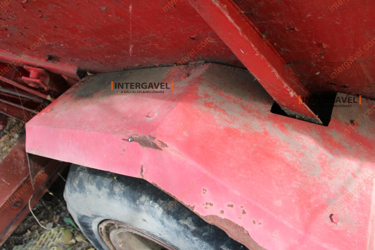 Takarmánykeverő, kiosztókocsi 12