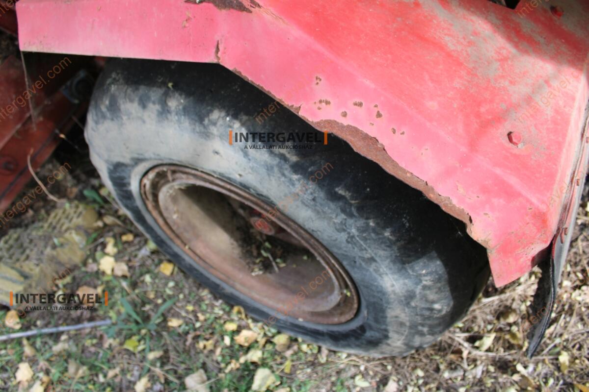 Takarmánykeverő, kiosztókocsi 13