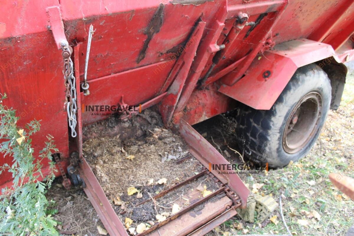 Takarmánykeverő, kiosztókocsi 14